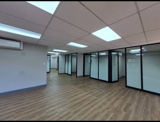 222M² OFFICE TO LET IN DUNKELD WEST